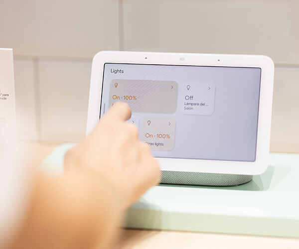 bold-ideas-come-true-google-nest-hub-smart-home-display-bgr