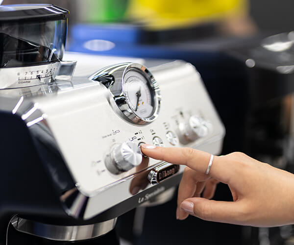 consumer-electronics-delonghi-espresso-machine-detail-bgr