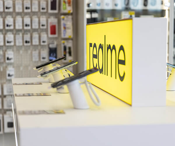 consumer-electronics-realme-smartphone-display-bgr