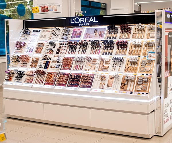 cosmetics-loreal-paris-makeup-display-bgr